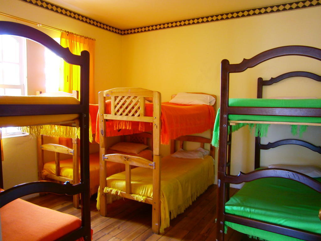 The Yellow House Quito Rum bild