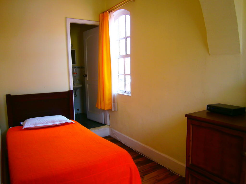 The Yellow House Quito Rum bild